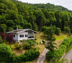 Villa tra montagna e laghi 14 posti